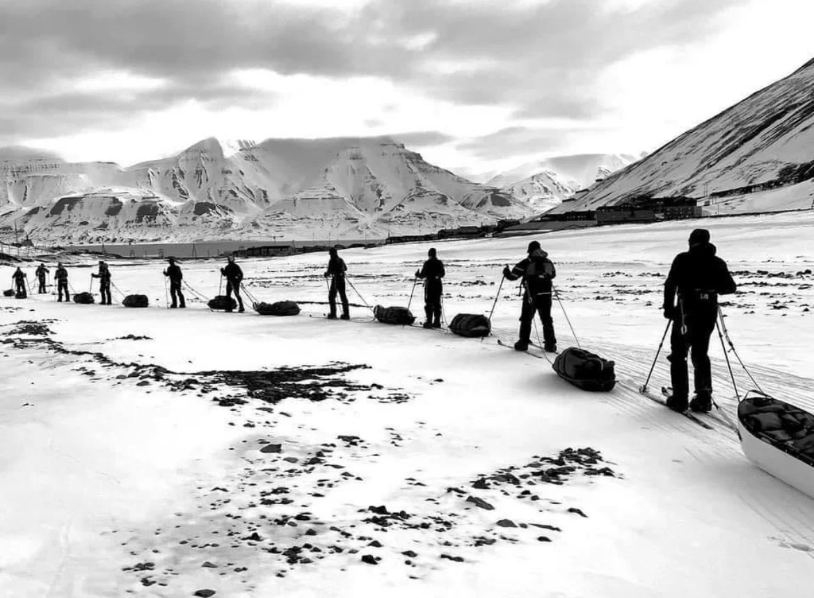 explorers in polar climate