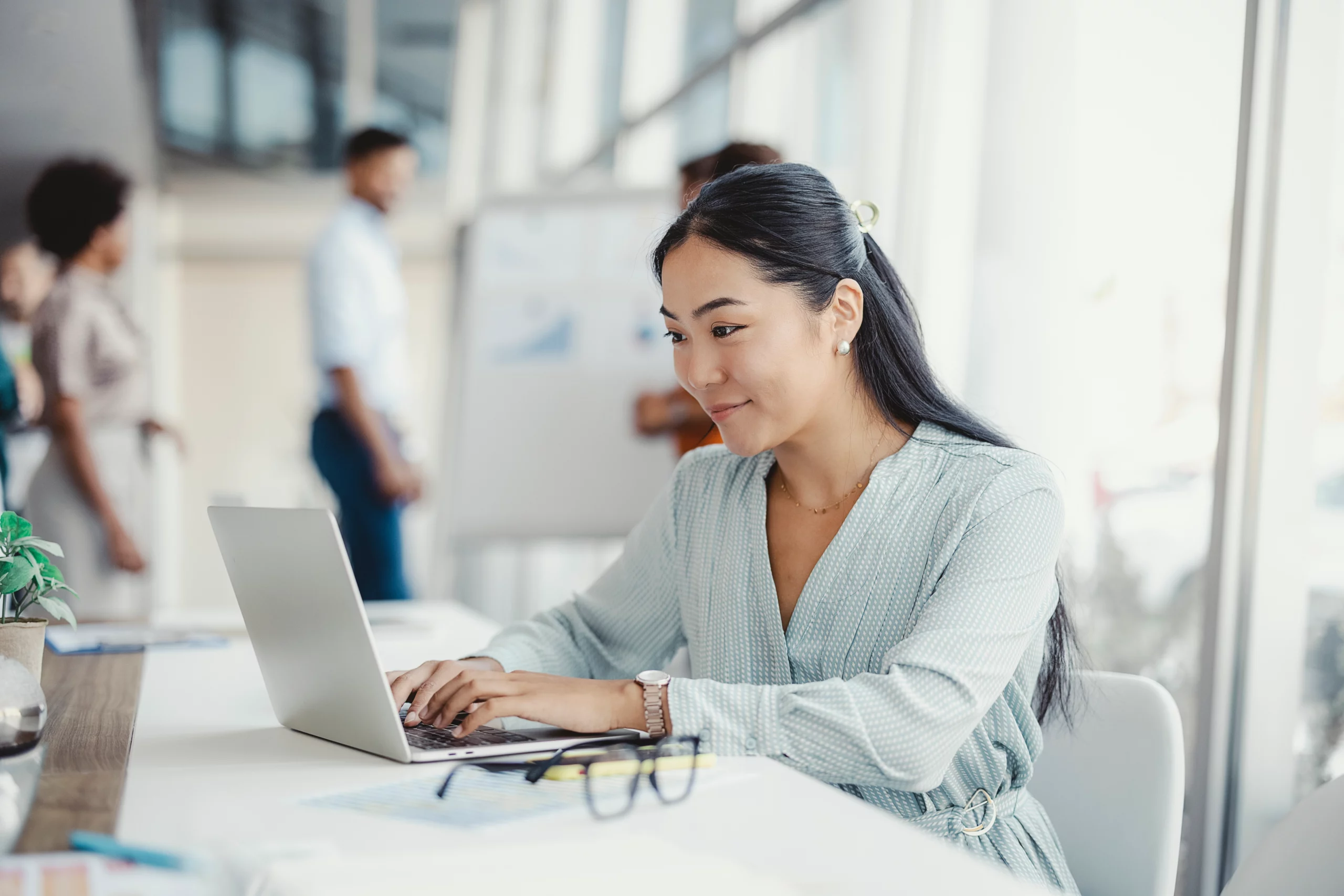 HR using laptop